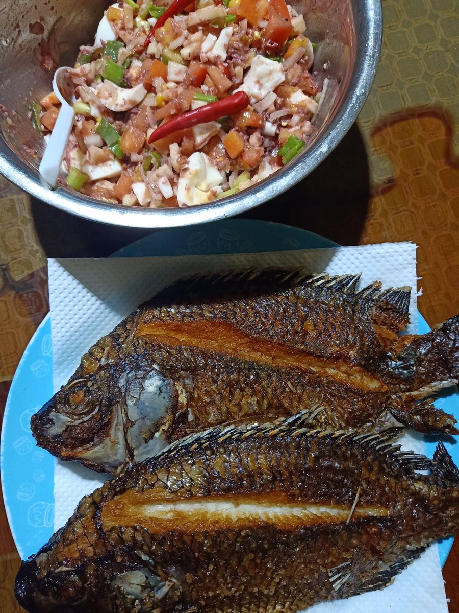 SuvaYen's tweet photo. Fried telapya with salad😋
Blessedall🙏🏾 https://t.co/xwegdQolyS