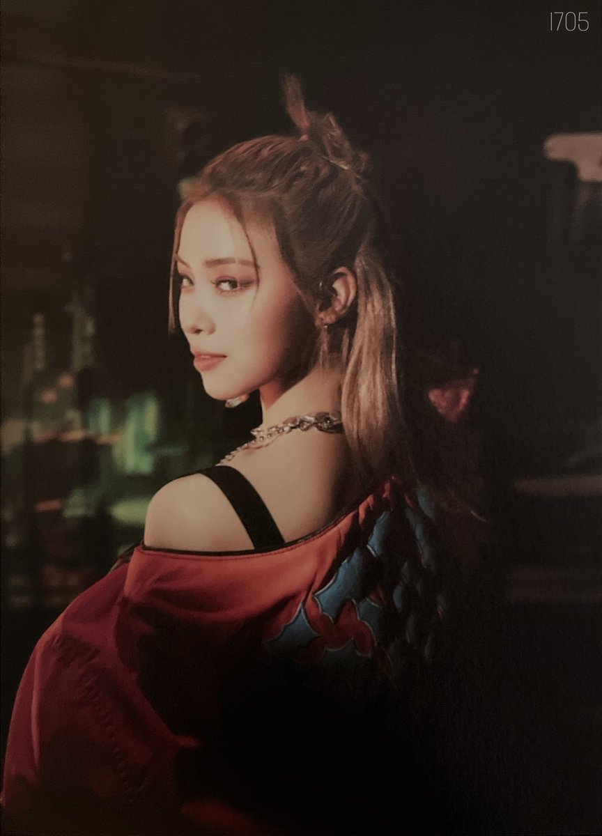 1705zip's tweet photo. [scan] Guess Who

Album Photobook

#류진 #채령   
#ITZY #GUESSWHO
#마피아_Inthemorning https://t.co/JUjWTht51l