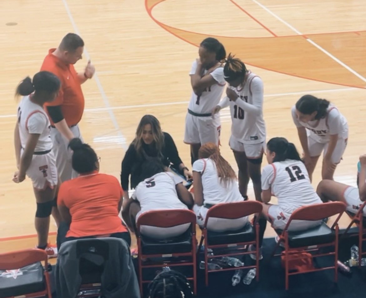 Our varsity girls just got a big OVERTIME win over a tough @KHS_GirlsHoops opponent! So proud of how they persevered as a team to get the dub! Congrats to JV for also getting a huge win!