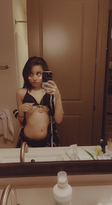 More pics if interested 😋💕 https://t.co/UEWzsEqTkd