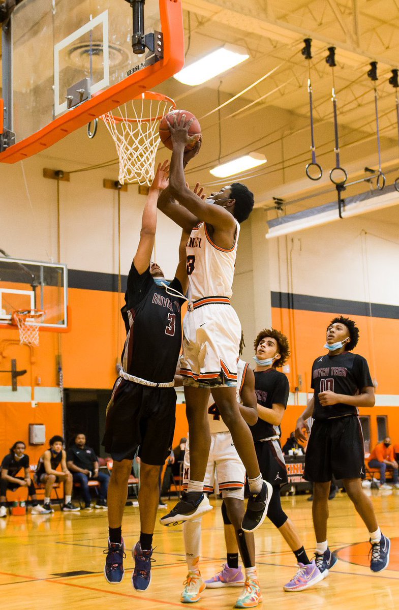 centercourt42's tweet photo. McKinley moves to 8-2 on the season and 4-1 in Yale Cup I with the win over Hutch-Tech

Elijah Whitehead scores 17 pts &amp; grabs 10 rebounds in the win. Leonate Jones finishes with 11 pts, and Sajon Beasley adds 10 pts in the victory https://t.co/9goCkFOZzz