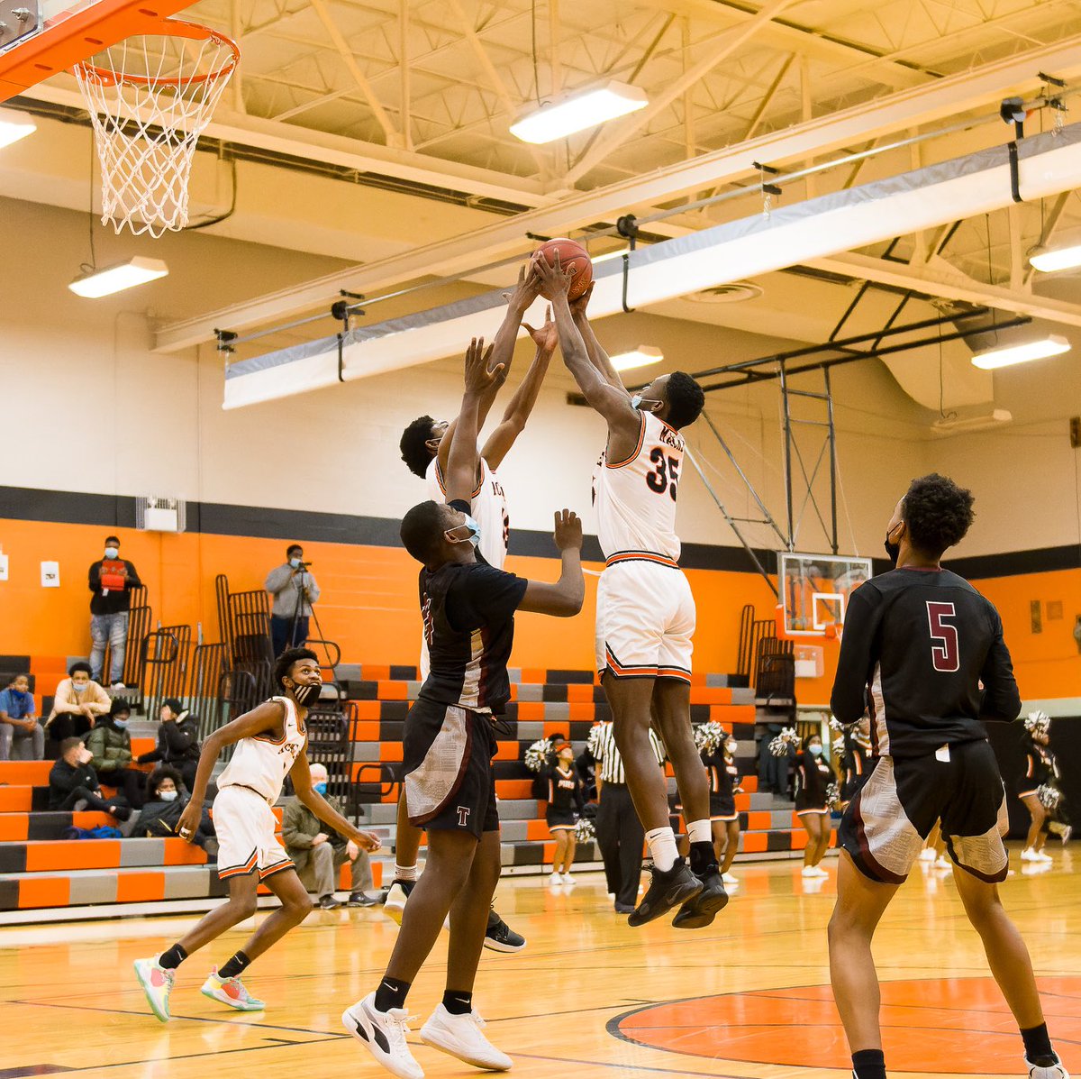 centercourt42's tweet photo. McKinley moves to 8-2 on the season and 4-1 in Yale Cup I with the win over Hutch-Tech

Elijah Whitehead scores 17 pts &amp; grabs 10 rebounds in the win. Leonate Jones finishes with 11 pts, and Sajon Beasley adds 10 pts in the victory https://t.co/9goCkFOZzz