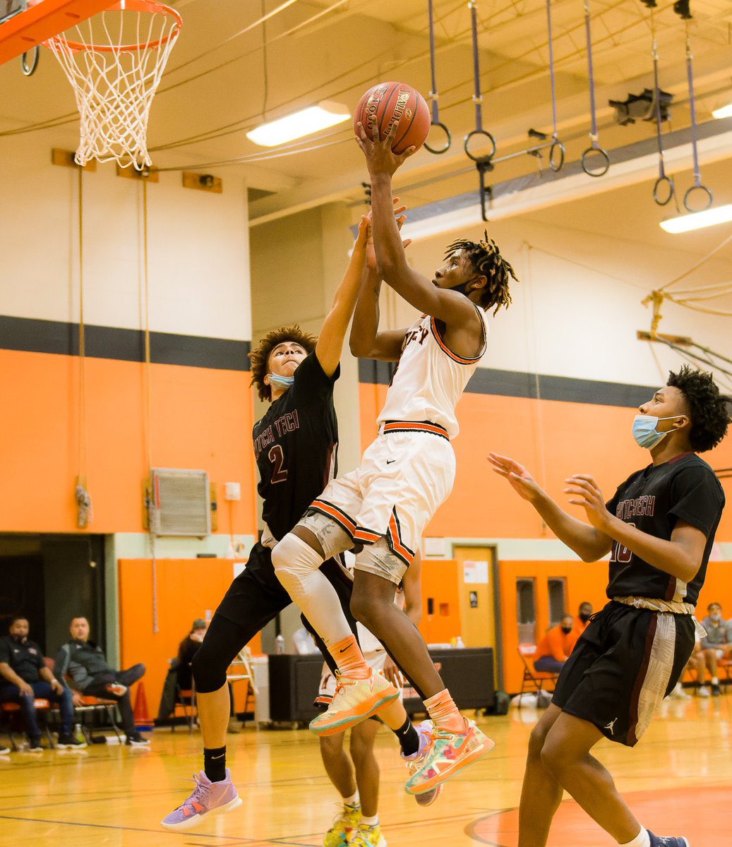 centercourt42's tweet photo. McKinley moves to 8-2 on the season and 4-1 in Yale Cup I with the win over Hutch-Tech

Elijah Whitehead scores 17 pts &amp; grabs 10 rebounds in the win. Leonate Jones finishes with 11 pts, and Sajon Beasley adds 10 pts in the victory https://t.co/9goCkFOZzz