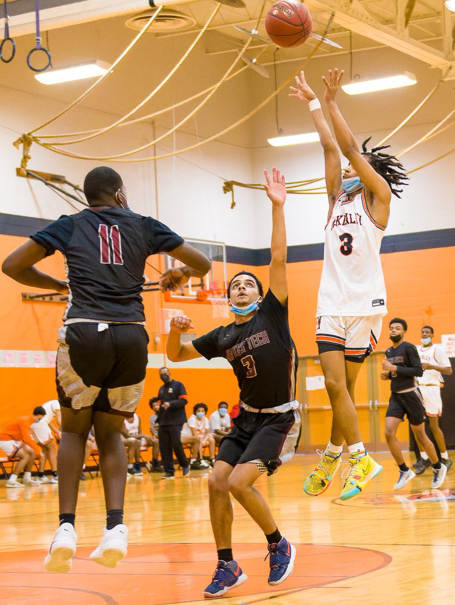 centercourt42's tweet photo. McKinley moves to 8-2 on the season and 4-1 in Yale Cup I with the win over Hutch-Tech

Elijah Whitehead scores 17 pts &amp; grabs 10 rebounds in the win. Leonate Jones finishes with 11 pts, and Sajon Beasley adds 10 pts in the victory https://t.co/9goCkFOZzz