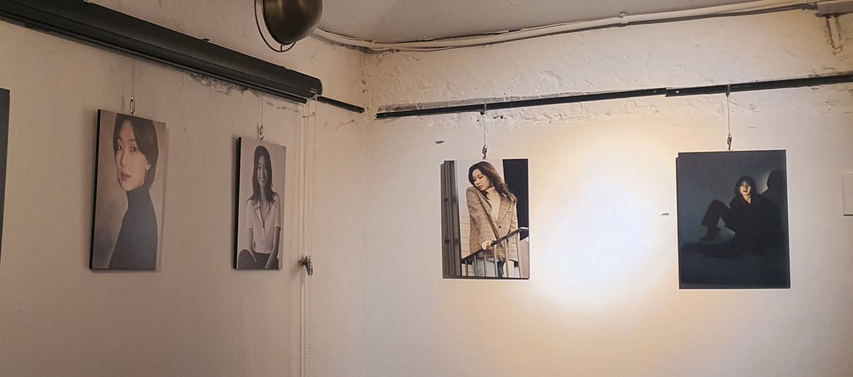 0120_Buttercup's tweet photo. 이벤트 마지막 날 입니다.
디피용품을 무료나눔 하려고 합니다.
현수막, 배너, 화보 액자 원하시는 분은 DM 보내주시면 됩니다.
그 외에 포스터, 미니배너, 인화사진은
카페에 4시까지 오셔서 가져가시면 됩니다.

#HAPPY_HOJUNG_DAY
#1월의_겨울아이_호정아_너의_날이야 https://t.co/wfbo7OCIxA