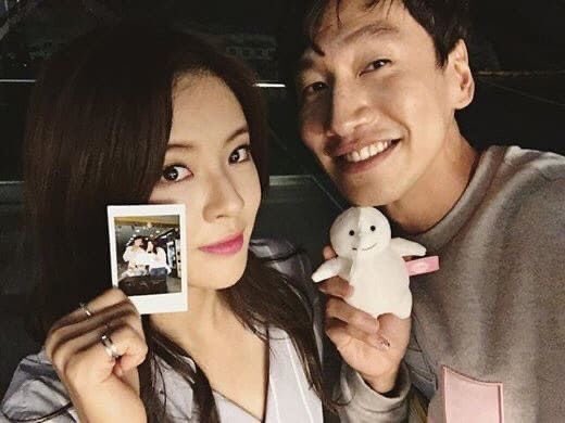girinswife's tweet photo. At this point, I am just waiting for two wedding announcements. First, my parents, Kyungho and Sooyoung. ❤️❤️ Then, the love of my life, Kwangsoo and Sunbin. 💛💛Actually, three announcements but JK should step up his game 😌 https://t.co/kqpomnW9hg