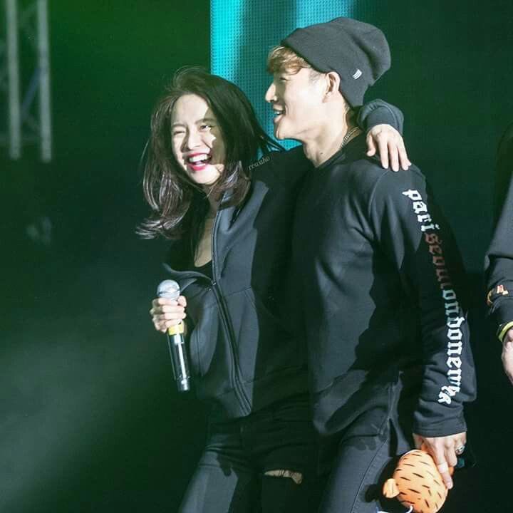 girinswife's tweet photo. At this point, I am just waiting for two wedding announcements. First, my parents, Kyungho and Sooyoung. ❤️❤️ Then, the love of my life, Kwangsoo and Sunbin. 💛💛Actually, three announcements but JK should step up his game 😌 https://t.co/kqpomnW9hg