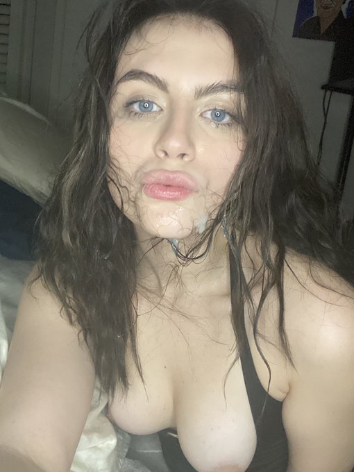 guess what contents coming soon to my OF 🤔🤔 RT this if you want a sneak peak in your dms 😉 https://t