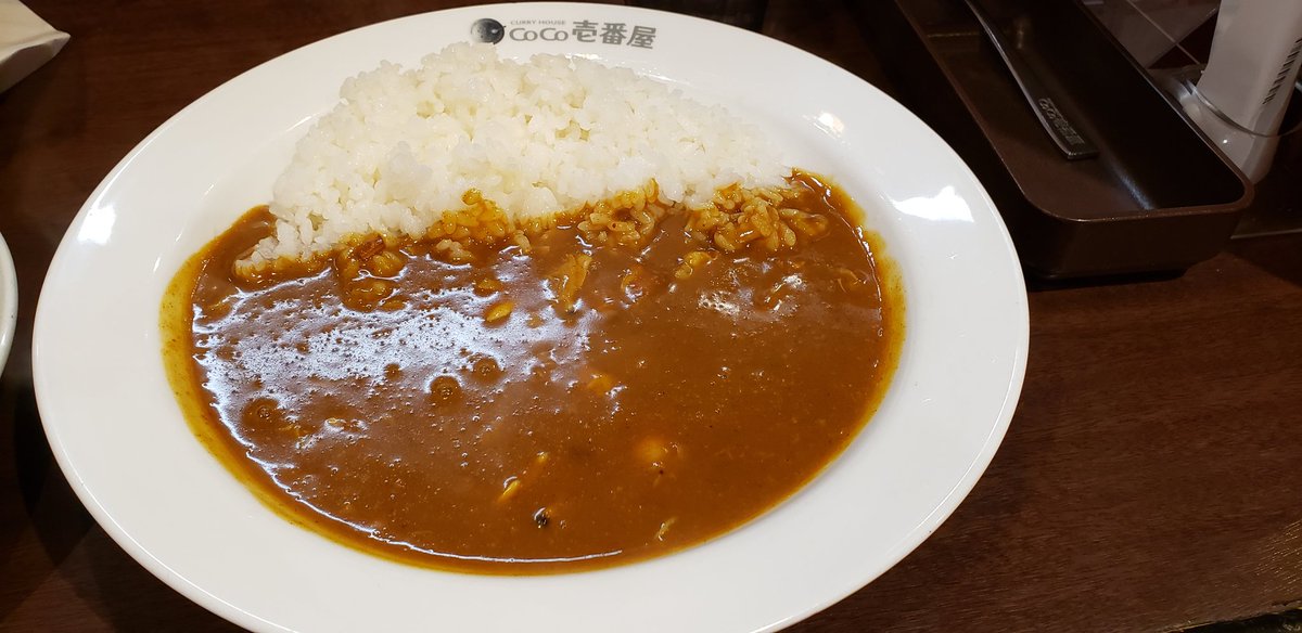 96mako10's tweet photo. ということで、カレーライスの日の今日のランチはココイチで、あさりたっぷりカレー３辛、ごはん少なめをいただきました(^-^; https://t.co/QSjYGmDR41