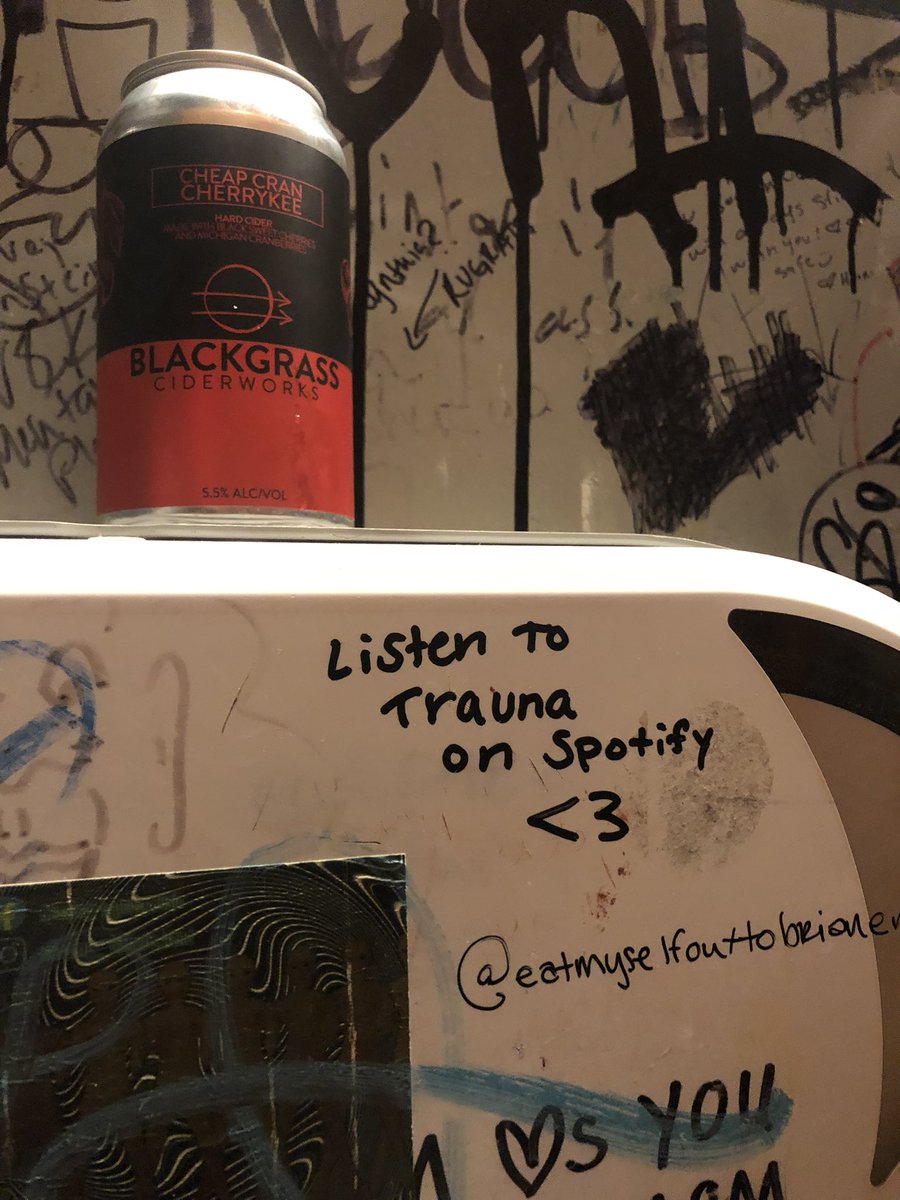 siennaduvall_'s tweet photo. @Traunatheband NEW FAN ALERT <3 I love Michigan https://t.co/foYpXHO0DT