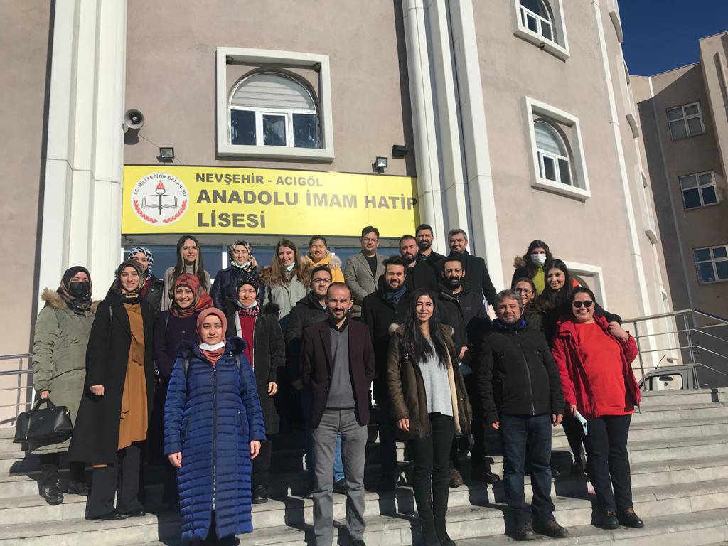 Okul müdürümüz Atila Çataltepe öğretmen ve öğrencilerimize iyi tatiller dileklerinde bulundu.