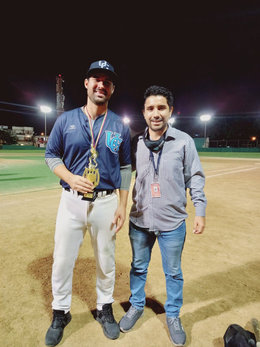 miguelvallejom's tweet photo. ⚾🏟️🇪🇨📷
Con @DanielDuran16 referente del Béisbol Ecuatoriano y el mejor de los últimos años, Es campeón nacional 2021 con la @UdeGuayaquil y #MVP del torneo organizado por la FEB ,
cobertura de la final 2021 del campeonato nacional de Béisbol mayores.
#BeisbolEcuador https://t.co/IPbn0W0ZbP
