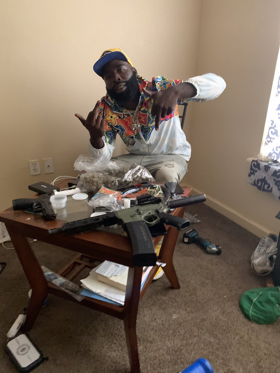 TrickyJonesMG's tweet photo. In the Trenches #BigBusiness https://t.co/v5V8gfK5Wb