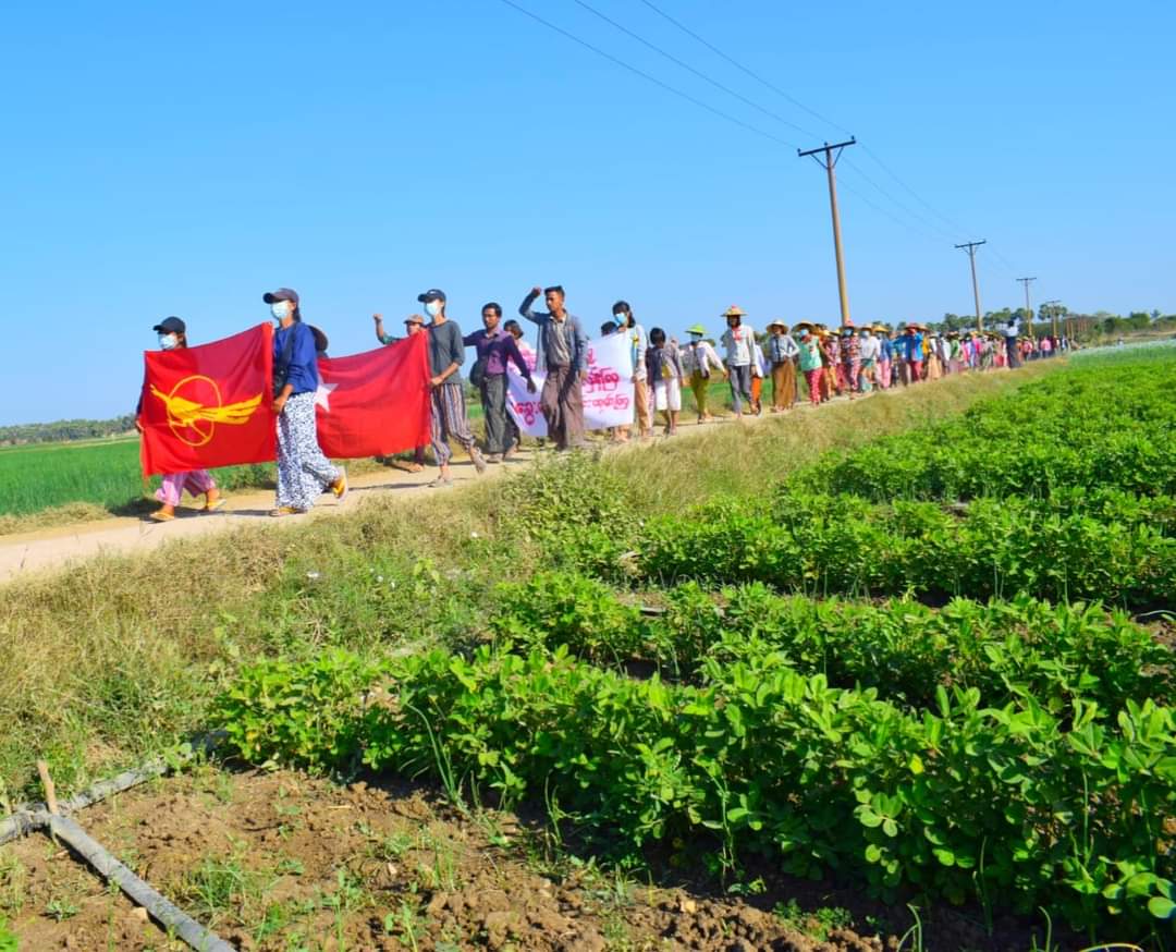 KaungKhantHto10's tweet photo. Massive rally of pro-democracy residents from northern #Salingyi &amp; eastern #Yinmarpin townships rallied and boycotted the military coup on 318th day of their anti-regime protests. 

#SanctionMOGE #2022Jan22Coup #WhatsHappeningInMyanmar https://t.co/nOMthm0snN