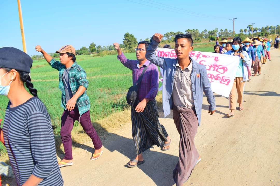 KaungKhantHto10's tweet photo. Massive rally of pro-democracy residents from northern #Salingyi &amp; eastern #Yinmarpin townships rallied and boycotted the military coup on 318th day of their anti-regime protests. 

#SanctionMOGE #2022Jan22Coup #WhatsHappeningInMyanmar https://t.co/nOMthm0snN