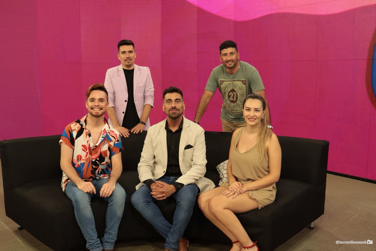 flaviapop_'s tweet photo. HOY SÁBADO A LAS 17:30 HS VUELVE @flaviateve  CON LA CONDUCCIÓN DE @jerovelasco  DESDE LOS ESTUDIOS DE #IdeasHD Y POR @canal10cba !
 
Muchas Gracias Jerónimo y a todo el nuevo equipo por reemplazarme en mis vacaciones. Nos vemos pronto ! https://t.co/8pzBel291w
