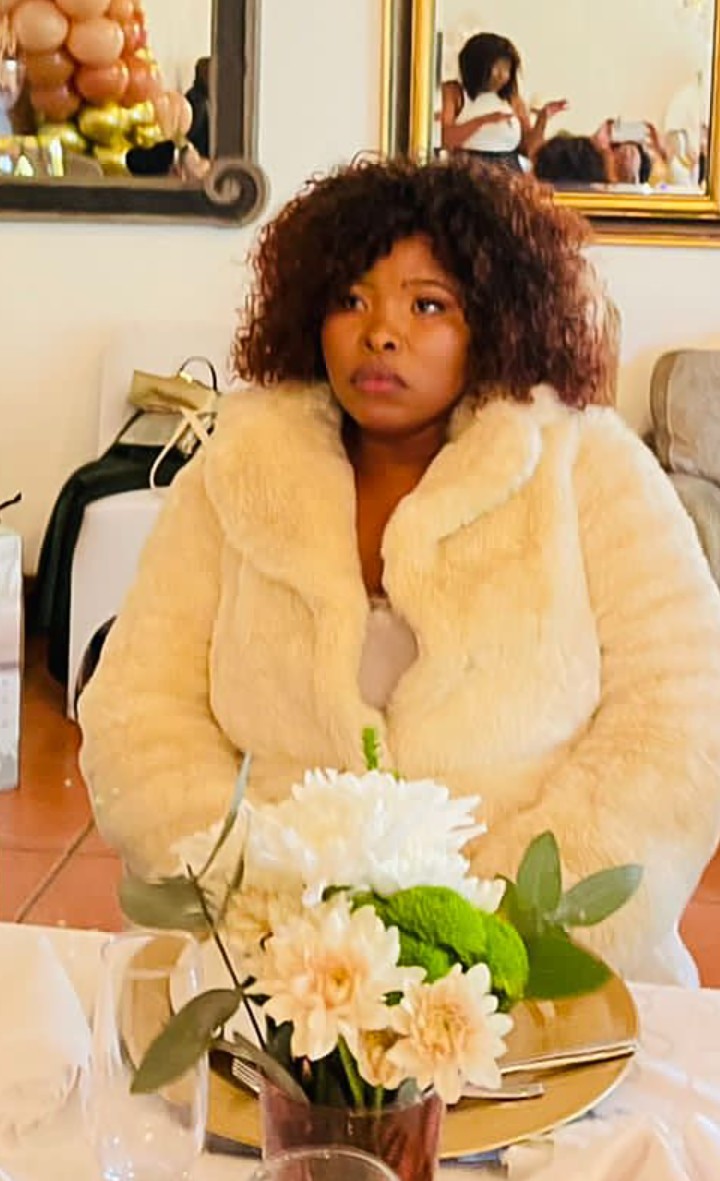 I never felt so betrayed by someone.This picture says it all.God show me the way... anyways enjoy your weekend beautiful people.uThixo abe Nani💕💕💕💕💕