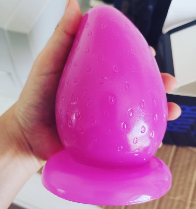LadyDarkAngel32's tweet photo. Cute Sissy Strawberry Opener Butt Plug https://t.co/cSnwuGBdbL