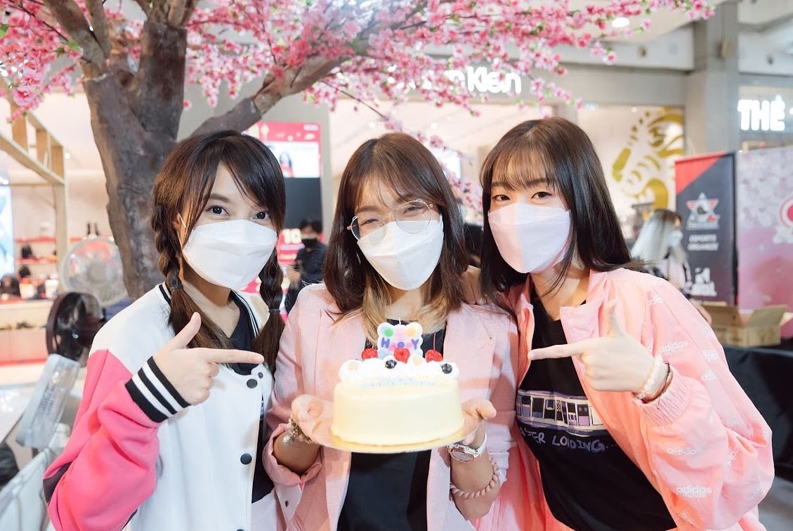 ssxndii_39's tweet image. HBD ตัวเองอย่างเป็นทางการ เย้~~ ขอบคุณทุกคำอวยพรจากทุกๆคนเลยนะค้าา รับรู้หมดแล้ว ขอให้พรสะท้อนกลับไปหาทุกคนเหมือนกันนะคะ ปีนี้เป็นวันเกิดที่ดีมั่กๆอีกปีหนึ่งเลย เพราะมีทุกคนด้วยยังไงล่า~ 555 ขอบคุณเค้กจากทางอฟช.ด้วยนะค้าบบ 🥰 🥰🥰
#sandyaster #sandybbear #asteridol #แคปหมีง่วง