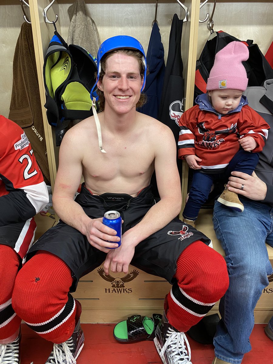 HawksPHill's tweet photo. Hawks lock up first place on the regular season with a 6-3 win over Meadow Lake. POG to @salzl10 with 3 points. Big nights from @TeganTeddy9 (2G) and @L_young9 (2G 2A). Honourable mention to the life long Hawks fan on the right. #SaskAlta #Makwabound https://t.co/YLMMRFXMGm