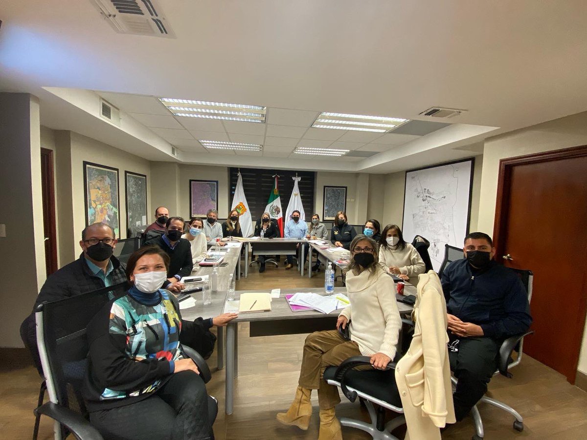 normaltrevino's tweet photo. Esta noche llevamos a cabo reunión de gabinete revisando proyectos y actividades que se están llevando a cabo en beneficio de los nigropetenses.
#PiedrasNegras
#VamosJuntos https://t.co/nMw36cvoMX