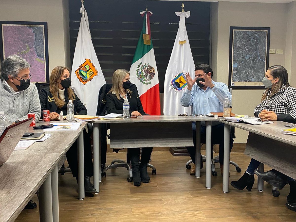 normaltrevino's tweet photo. Esta noche llevamos a cabo reunión de gabinete revisando proyectos y actividades que se están llevando a cabo en beneficio de los nigropetenses.
#PiedrasNegras
#VamosJuntos https://t.co/nMw36cvoMX