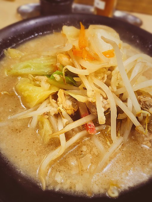 暫く好きなもの食べられなくなるので最後のランチはセアブラノ神行って1月限定ちゃんぽん風背脂五目そば食べました 