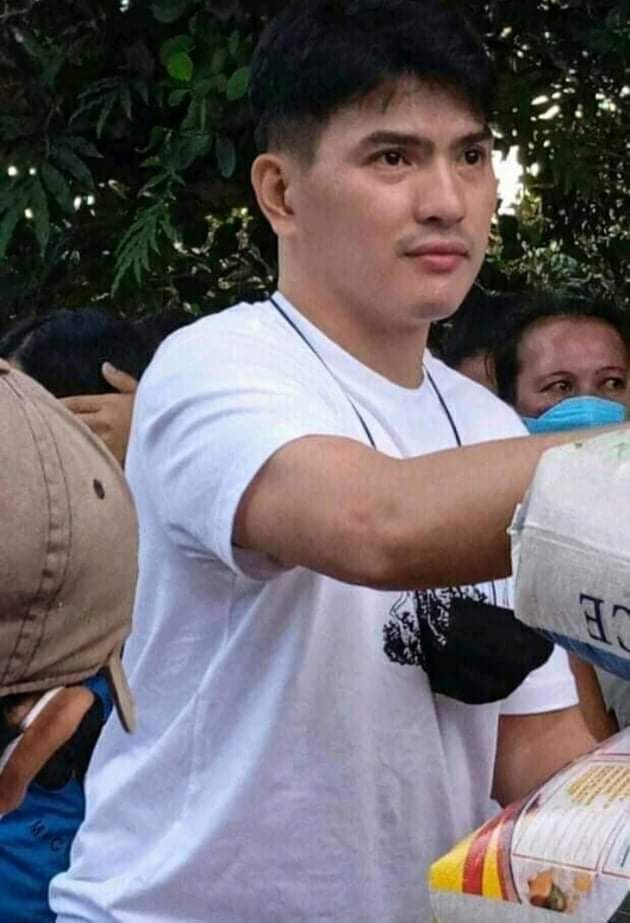 RhayjhonG's tweet photo. Yan ang bunso namin napakamabuting kalooban xia PA mismo nagbigay ng ayuda sa mga nasalanta ng bagyong Odette I'm proud of you bunso @mygzMolino ❤️❤️❤️ but don't 4get to wear mask always bunso and stay safe and healthy God bless 🙏🙏🙏 https://t.co/KJQuH6oLxB