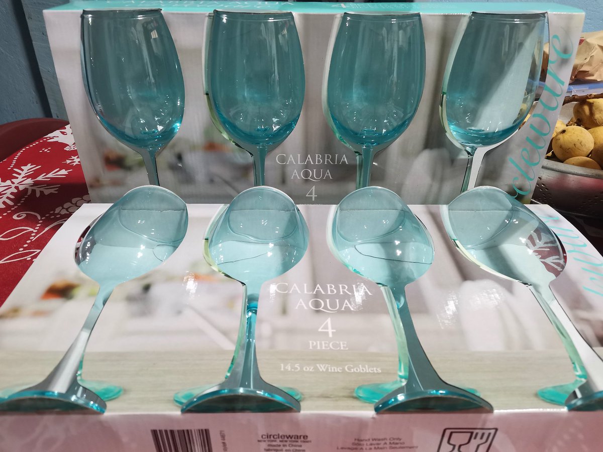 MargaMae6's tweet photo. My father questioned my sanity when he saw me buy these when we don't even drink wine.

My mother, however, was quick to answer "It's #SHINee's color!".

Minho will be proud mudra! 😂 https://t.co/uXXYX6UmOA