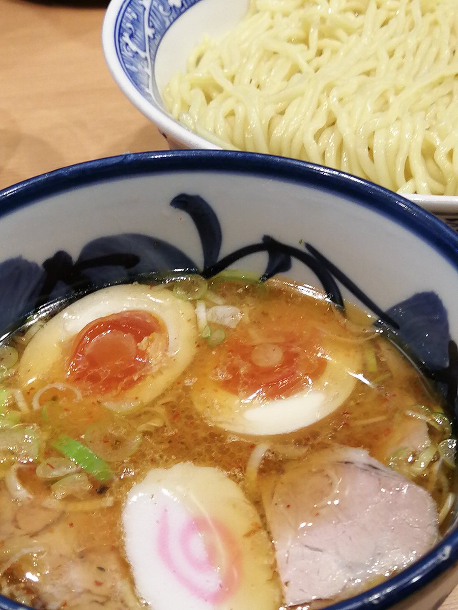 今日は、『特製つけめん』 1度も、箸が止まることなく、300gの麺が、体の中に吸い込まれていく〜😋 ありがとう〜