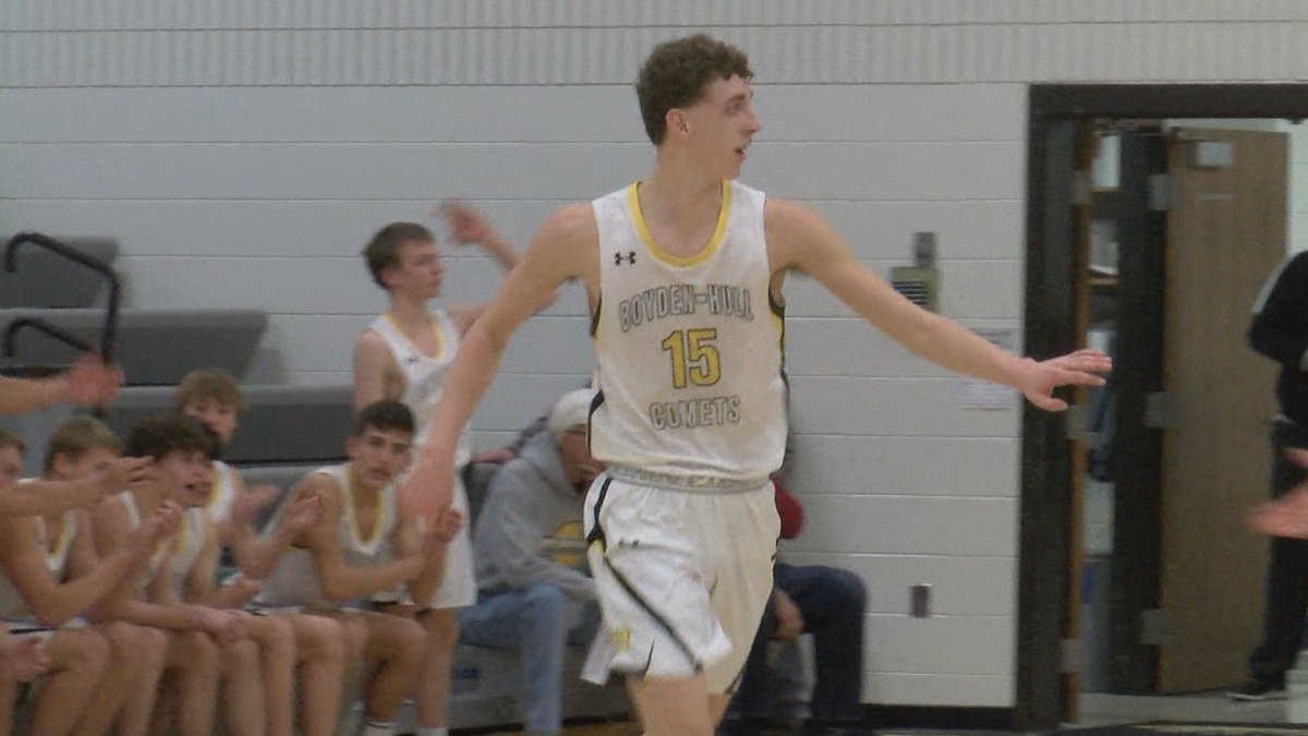 SportsZoneKCAU9's tweet photo. BOY'S PLAYER OF THE WEEK!

@bh_csd's @tannerteslaa may be good at this basketball thing. After picking up a SportsZone Player of the Week award in football in the fall, the future SDSU Jackrabbit claims this week's award!

WATCH TE SLAA HERE ☄️🏀👇🏻
https://t.co/yXGMp1jEUt https://t.co/g9M1nxnWkG