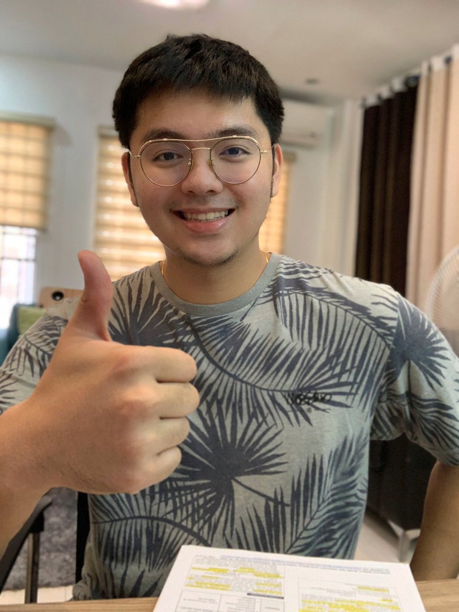 Edspado's tweet photo. Got here some therapeutic selfies bec I have not been feeling well physically and emotionally these past weeks 😁🎀 https://t.co/X6gjO2BwZQ
