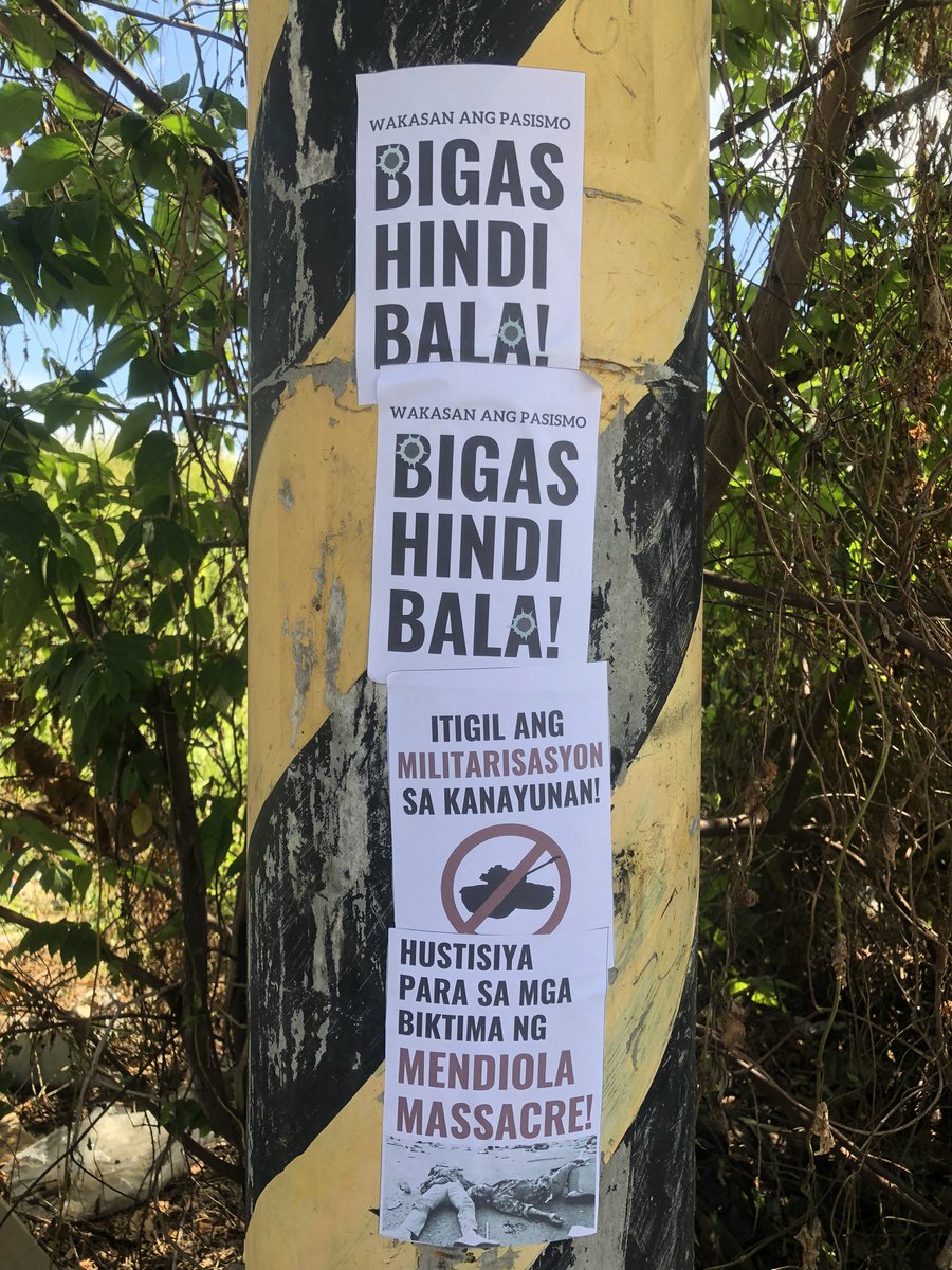 KTBAnakbayan's tweet photo. Tignan: Nagsagawa ng Oplan Dikit ang mga kabataan ng Tarlak kasabay ng paggunita sa ika-tatlumpu't limang taong anibersayo ng Mendiola Masaker. https://t.co/K3N27aouXe