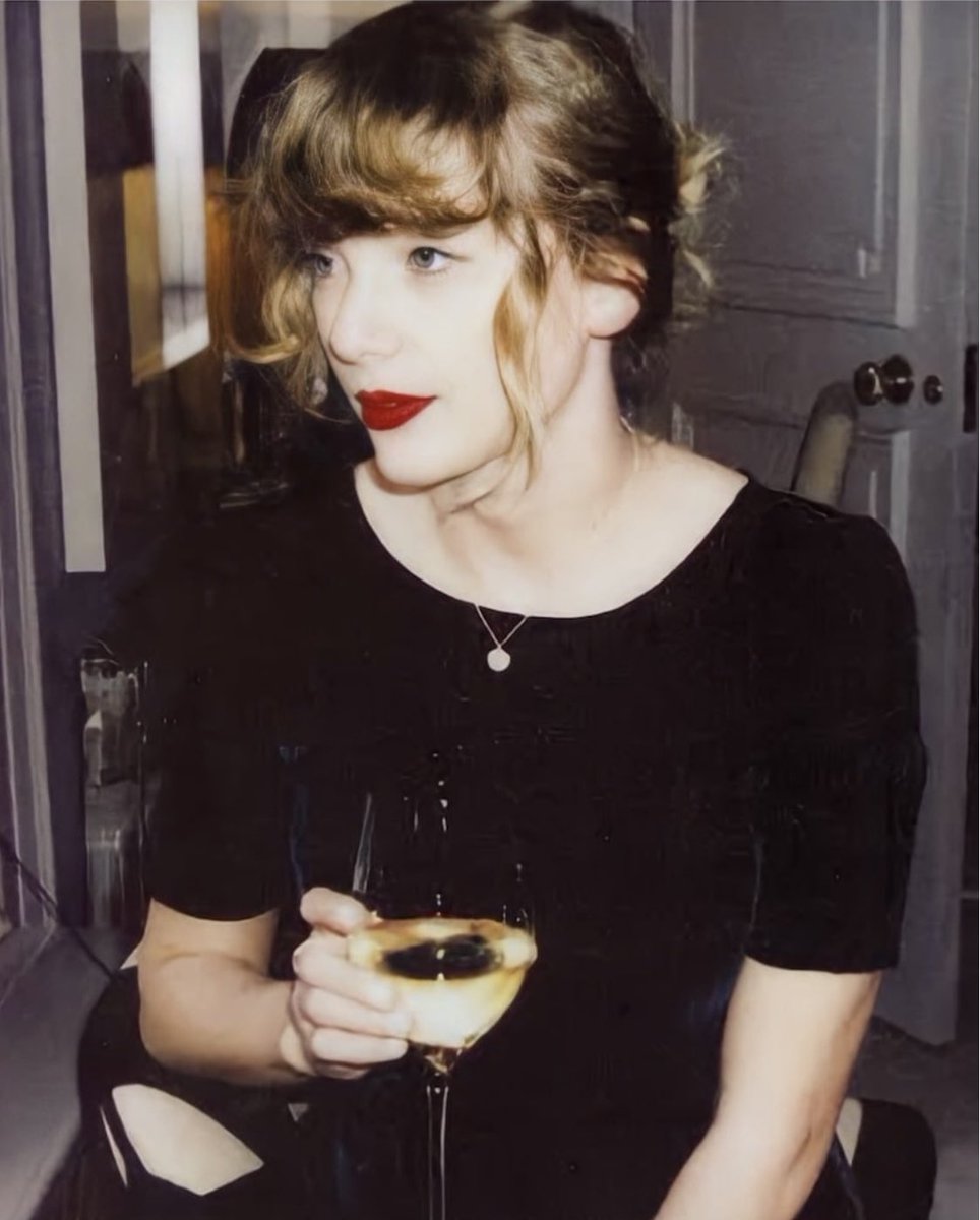 Kate22844108's tweet photo. Emotional cause I love her so much
@taylorswift13 @taylornation13 https://t.co/PffvDjkfZQ