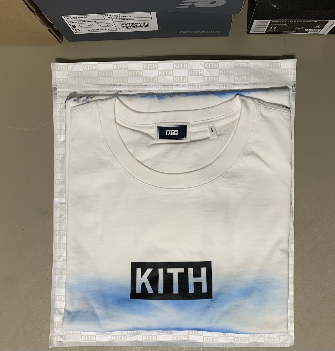 EO85Dub's tweet photo. Late night #MailCall @KITH #KITHMondayProgram https://t.co/oQENSoE359