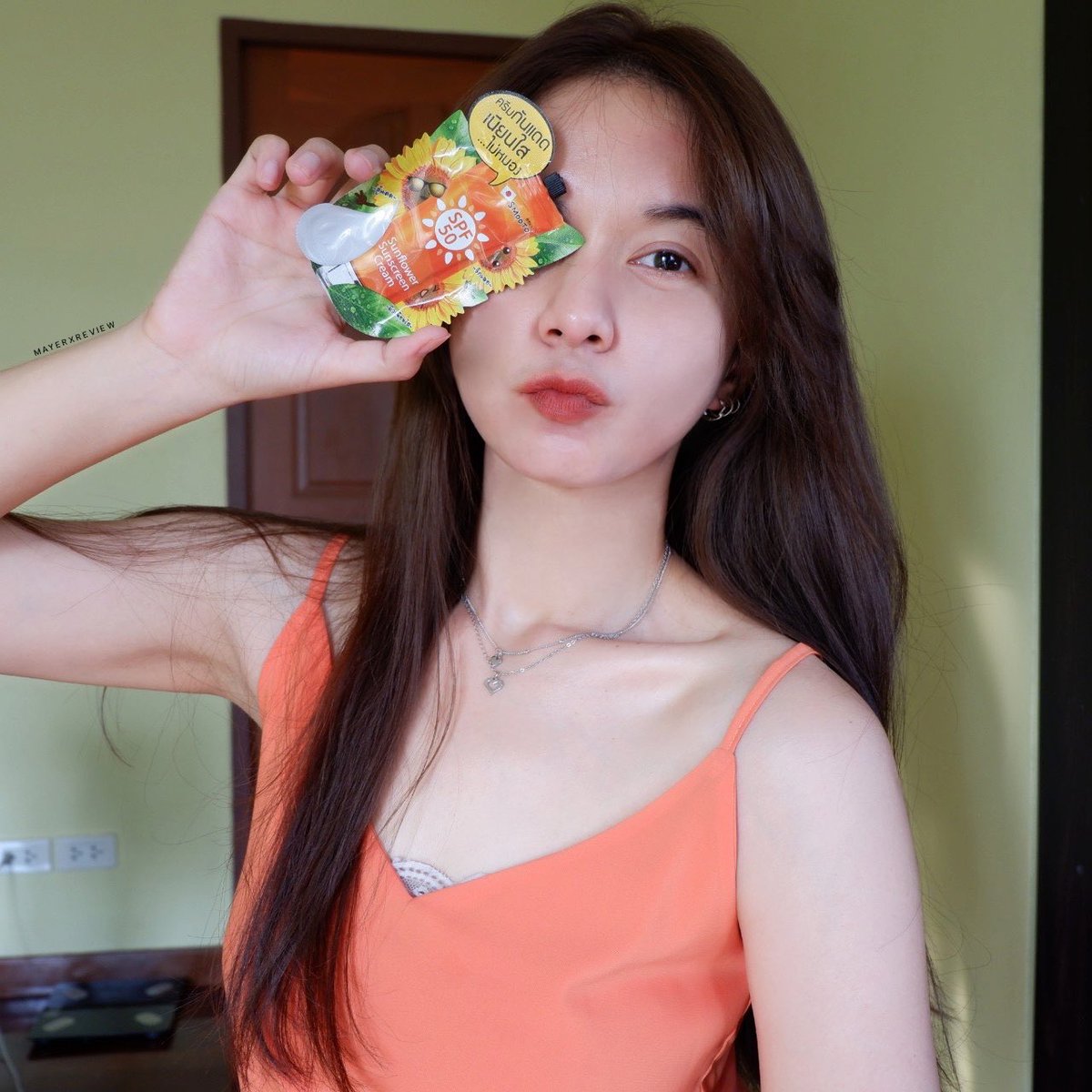 memayerr's tweet image. ทุกคนต้องทากันแดด ห้ามลืมเด็ดขาด ! ละกันแดดตัวนี้ใช้ดีนะเธอ #กันแดดทานตะวัน ของ #smooto เป็นกันแดดที่ทาแล้วไม่เหนอะ หน้าไม่หมองด้วย ให้งานผิวปังๆ  แถมคุมมันอีก เลิศเด้อ ! ใครยังไม่เคยลองห้ามพลาดนะบอกเลออ #รีวิวเซเว่น #ใช้ดีบอกต่อ