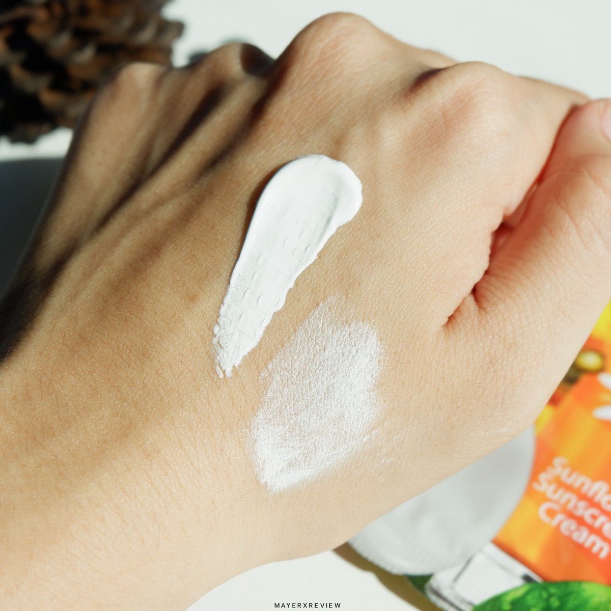 memayerr's tweet image. ทุกคนต้องทากันแดด ห้ามลืมเด็ดขาด ! ละกันแดดตัวนี้ใช้ดีนะเธอ #กันแดดทานตะวัน ของ #smooto เป็นกันแดดที่ทาแล้วไม่เหนอะ หน้าไม่หมองด้วย ให้งานผิวปังๆ  แถมคุมมันอีก เลิศเด้อ ! ใครยังไม่เคยลองห้ามพลาดนะบอกเลออ #รีวิวเซเว่น #ใช้ดีบอกต่อ