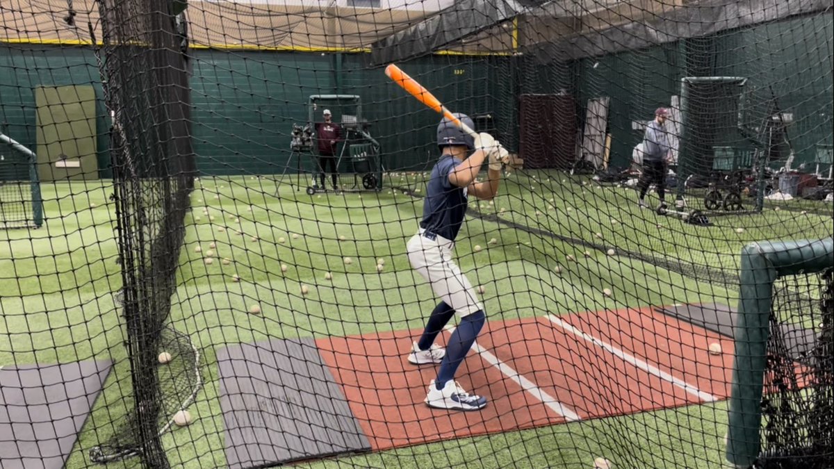 Jeremiah00Jones's tweet image. Training tonight for our @mwmavs Team with the @MSUBearBaseball Staff. Thankful for these opportunities to work with College Coaches and get that higher level experience and knowledge they have to offer us. #midwestmavericks #msubearsbaseball