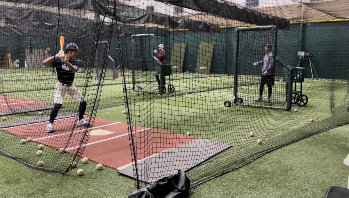 Jeremiah00Jones's tweet image. Training tonight for our @mwmavs Team with the @MSUBearBaseball Staff. Thankful for these opportunities to work with College Coaches and get that higher level experience and knowledge they have to offer us. #midwestmavericks #msubearsbaseball
