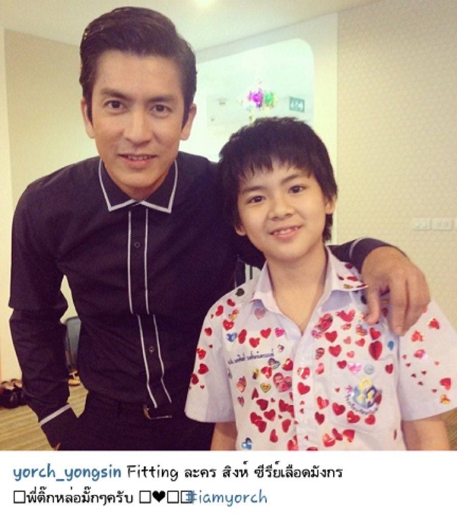 ดีใจกับน้องยอร์ชด้วยนะครับที่วันนี้ได้เดินตามความฝันของตัวเอง ซึ่งในตอนนี้กำลังเป็นสมาชิกเด็กฝึก #TraineeA ในค่าย BIGHIT MUSIC #ยอร์ชยงศิลป์ #YorchYongsin