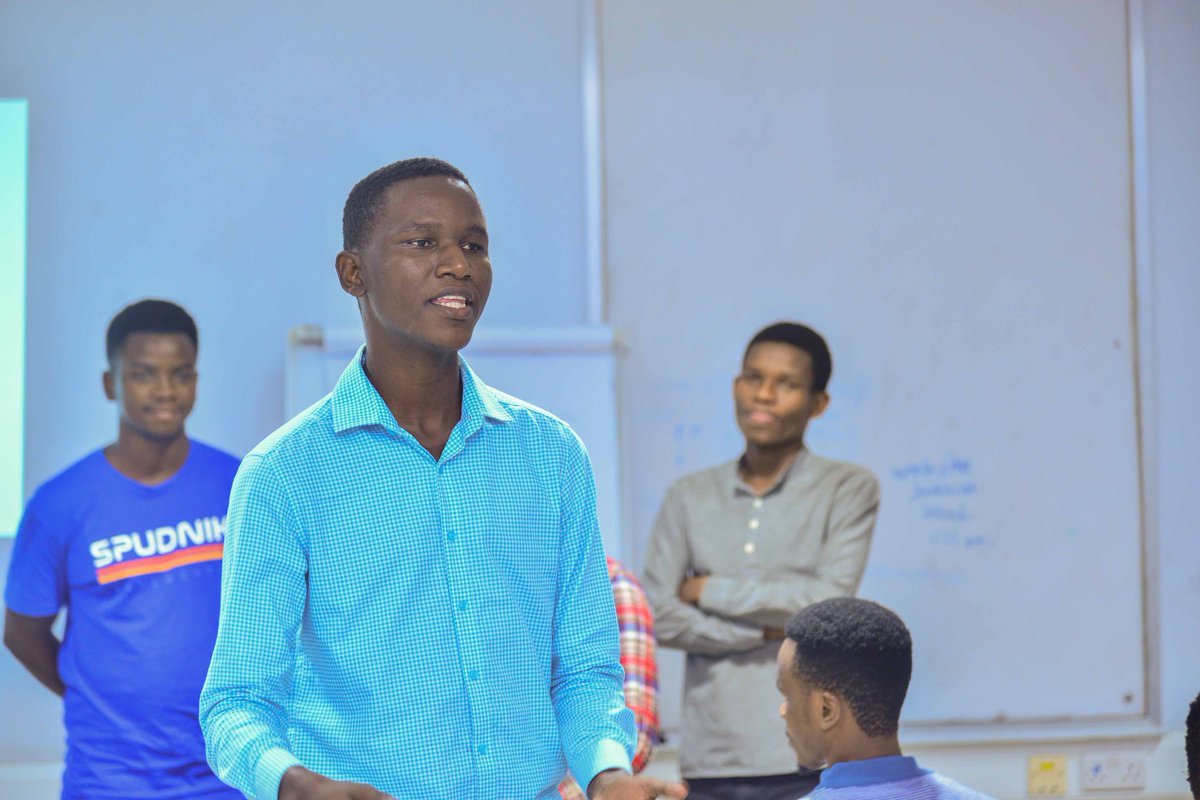 SanukaKidijital's tweet photo. Muelimishaji wetu @mafolebaraka alitoa elimu juu ya Tools mbalimbali ambazo freelancers wanaweza kuzitumia kuboresha shughuli zao kila siku
#FreelancingWorkshop https://t.co/iEoOXv66uP