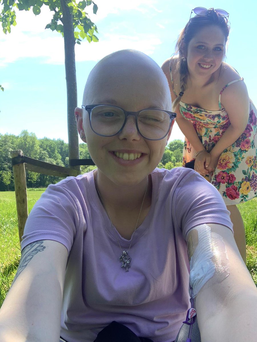 Mijn beste, liefste vriendinnetje is vandaag precies 10 maanden geleden overleden. Wat is het ook gewoon mega oneerlijk.

Mis je lieve Melis 💖💫