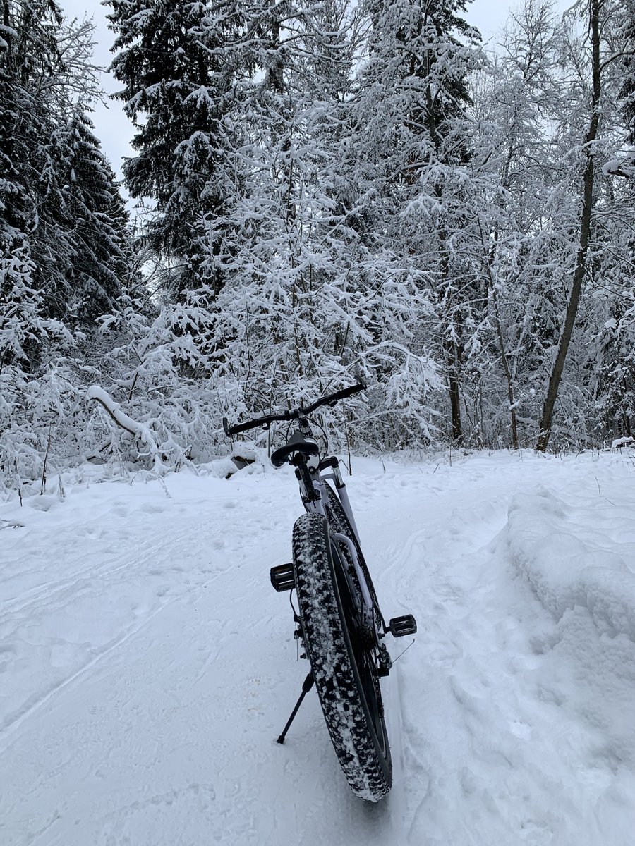 For the second year, I can't imagine myself without a bicycle! And winter is not a reason not to ride! ❄️🚵‍♂️

#fatbike #fatbiking #фэтбайки #фэтбайк #велосипеды  #fat #cycling #фетбайк #велосипед #фэт #bike #fatbikeunity #fatbikeclub #specialized #фэтбайкмосква #fatbikelife