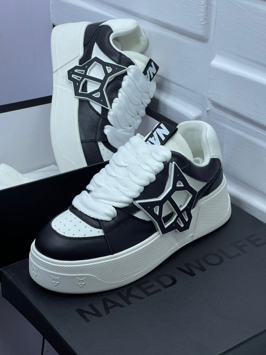 jide_more's tweet image. *B l a c k  🖤🤍*