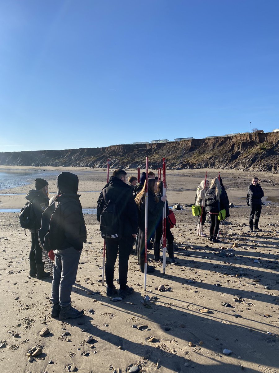 Wath_Geography's tweet photo. A level Geographers looking at managed vs unmanaged beaches at Hornsea for their NEAs #noexuses  #worldclasslearning @WathAcademy https://t.co/Np4vXIb7w0