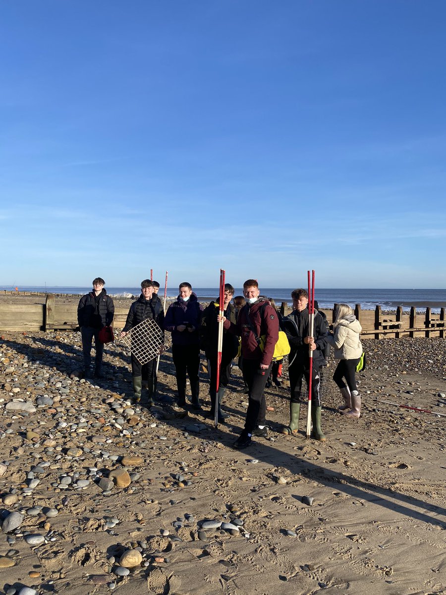Wath_Geography's tweet photo. A level Geographers looking at managed vs unmanaged beaches at Hornsea for their NEAs #noexuses  #worldclasslearning @WathAcademy https://t.co/Np4vXIb7w0