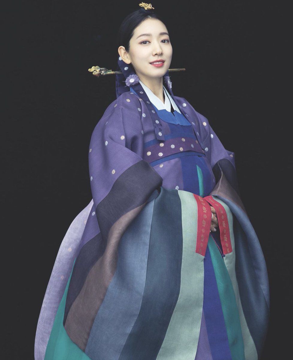 kdramatreats's tweet photo. #ParkShinHye in hanbok, she's really the prettiest 💜 https://t.co/nuouct6c6m