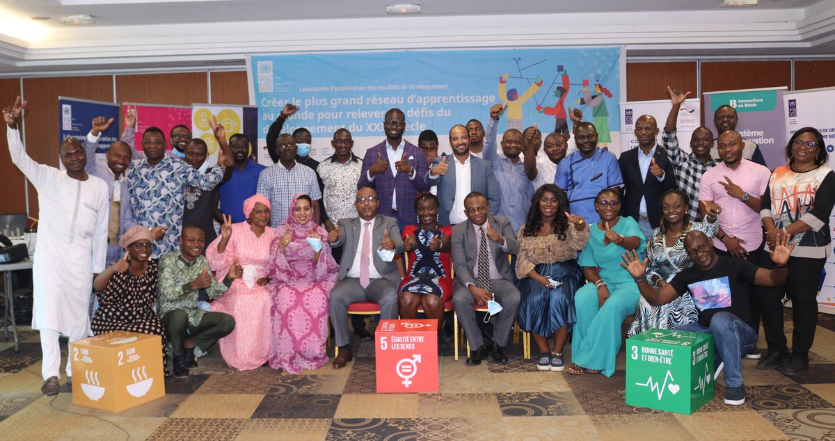 PNUDBenin's tweet image. Clôture le 20/01 de la rencontre au 🇧🇯 des équipes des laboratoires d’accélération #AccLab du #PNUD venus de 13 pays francophones en Afrique. Après 3 jours d'échanges, des équipes aguerries et plus engagées pour l’efficience dans le travail dans leurs pays respectifs #Innov4dev