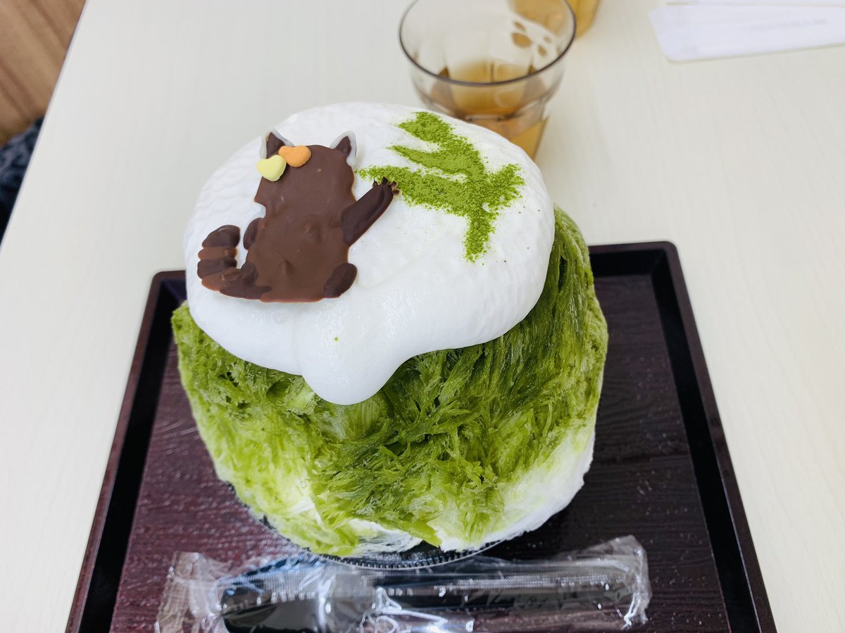 K32chan's tweet photo. @hyokazoo_ice さん
レッサーパンダの抹茶ティラミス
苦目の抹茶とクリームチーズエスプーマが合う〜✨
下にオレオクッキーが沢山で混ぜて食べたら更に美味しさUP↑↑
チョコのレッサーパンダが爪まで綺麗に表現されていて👏👏👏可愛いお手手💕
こちらの氷も無事胃袋に納められて満足⭐️ https://t.co/VZiU8diJDJ