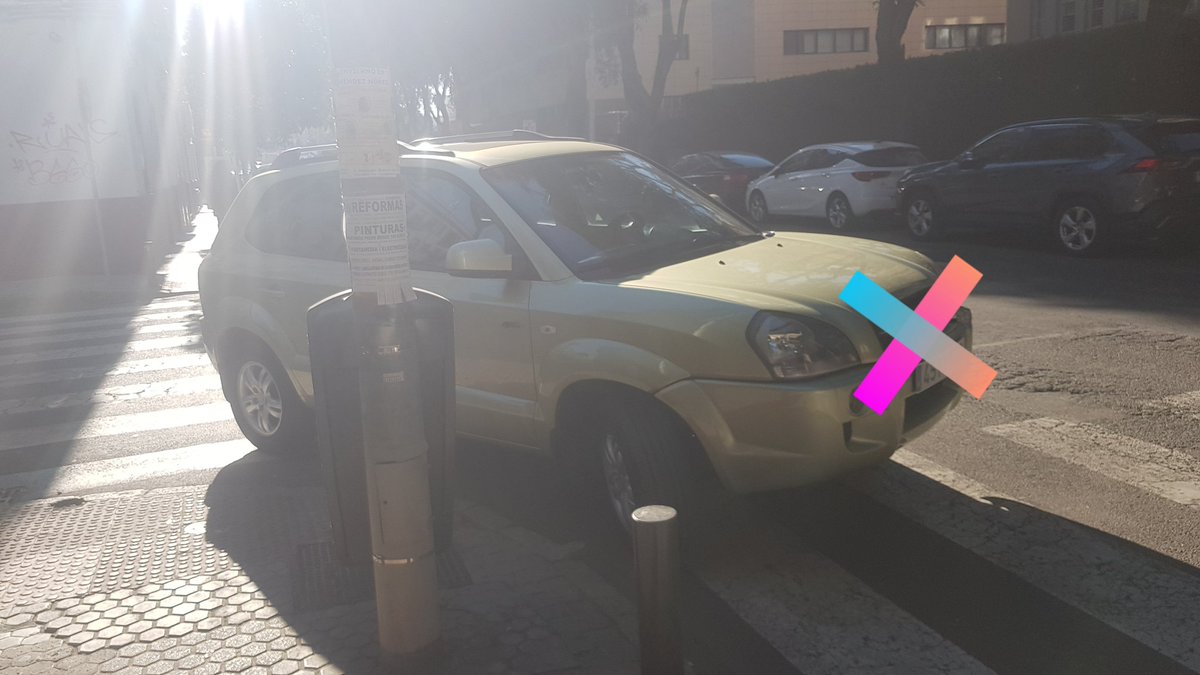 JuanSVQ's tweet photo. Esto no es un día de partido del Betis, estonces es un día normal en la barriada Pedro Salvador. Si a esto le unes la suciedad y las botellonas del parque guardaría, estamos ante la dejadez del @Ayto_Sevilla y Distrito.
@avpedrosalvador 
#sevillasur
#stopbotellonas
# https://t.co/aizoClo96t